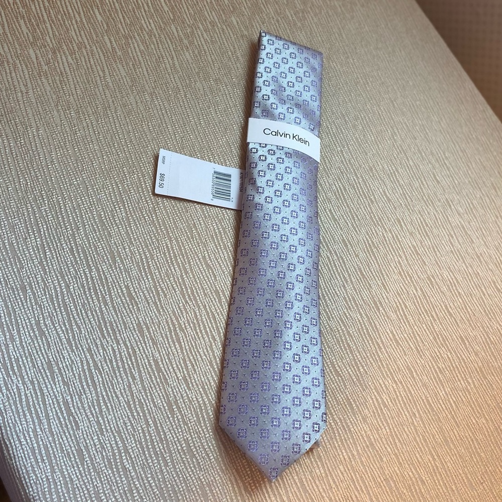 NWT Calvin Klein Silver Lilac Shimmer Tie